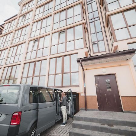 Kostjukowski Apartments Mudroho 12 V リヴィウ エクステリア 写真